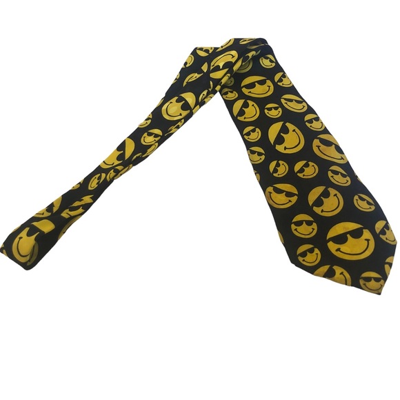 Smiley Face Novelty Tie - Picture 8 of 11